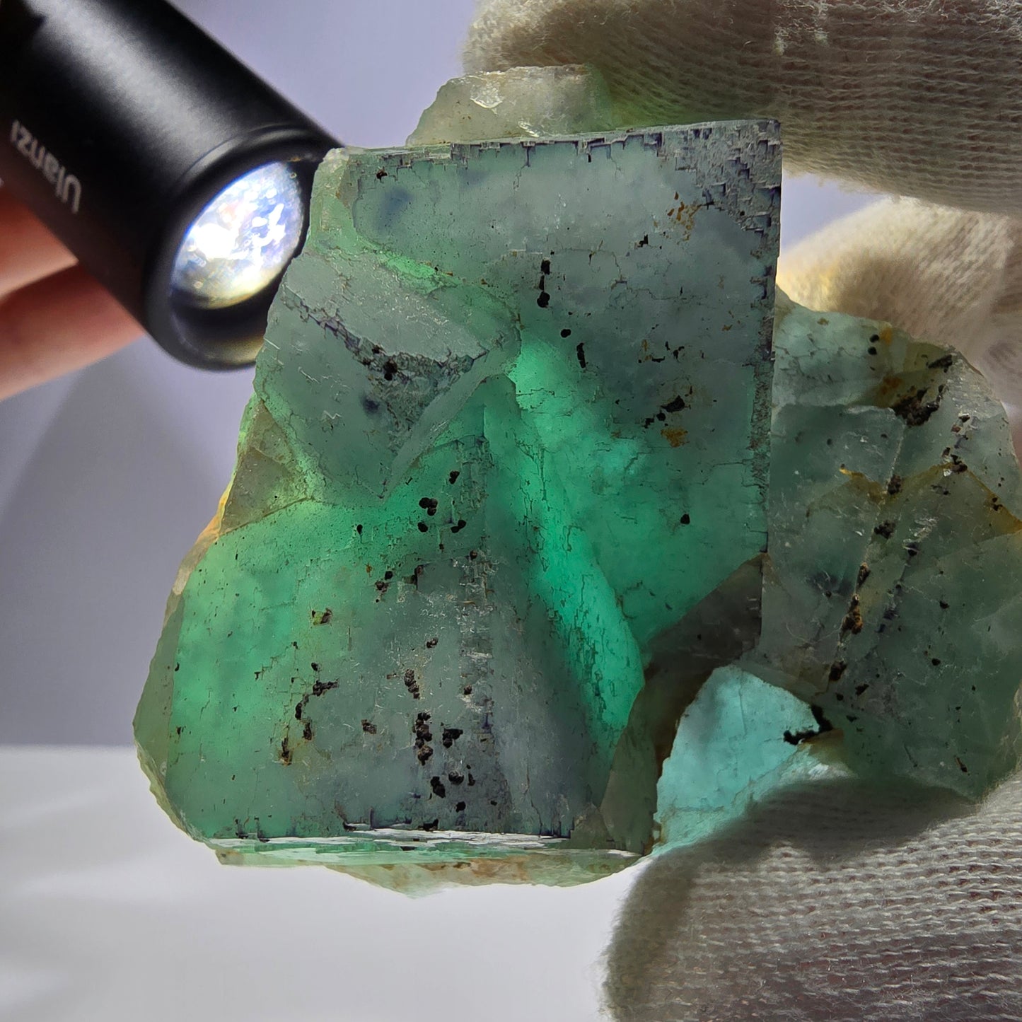 Grand spécimen de cube de fluorite fantôme, parqueté zonal Okorusu Namibie 74*68*36mm 