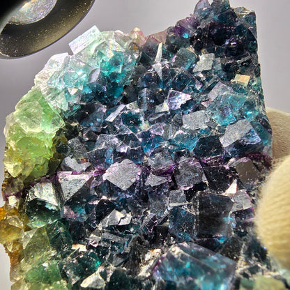 Grand spécimen de cube de fluorite fantôme vert bleu violet Okorusu, Namibie 104*60*28mm 