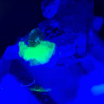 Seltener Aquamarin X mit Hyalit, Orthoklas Erongo, Namibia 20*17*11mm