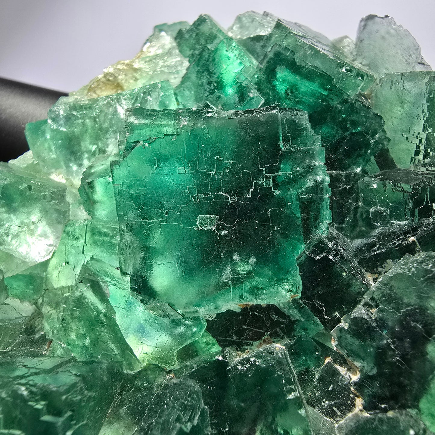 Grand cube de fluorite fantôme étagé vert violet Okorusu Namibie 100 x 75 x 29 mm 