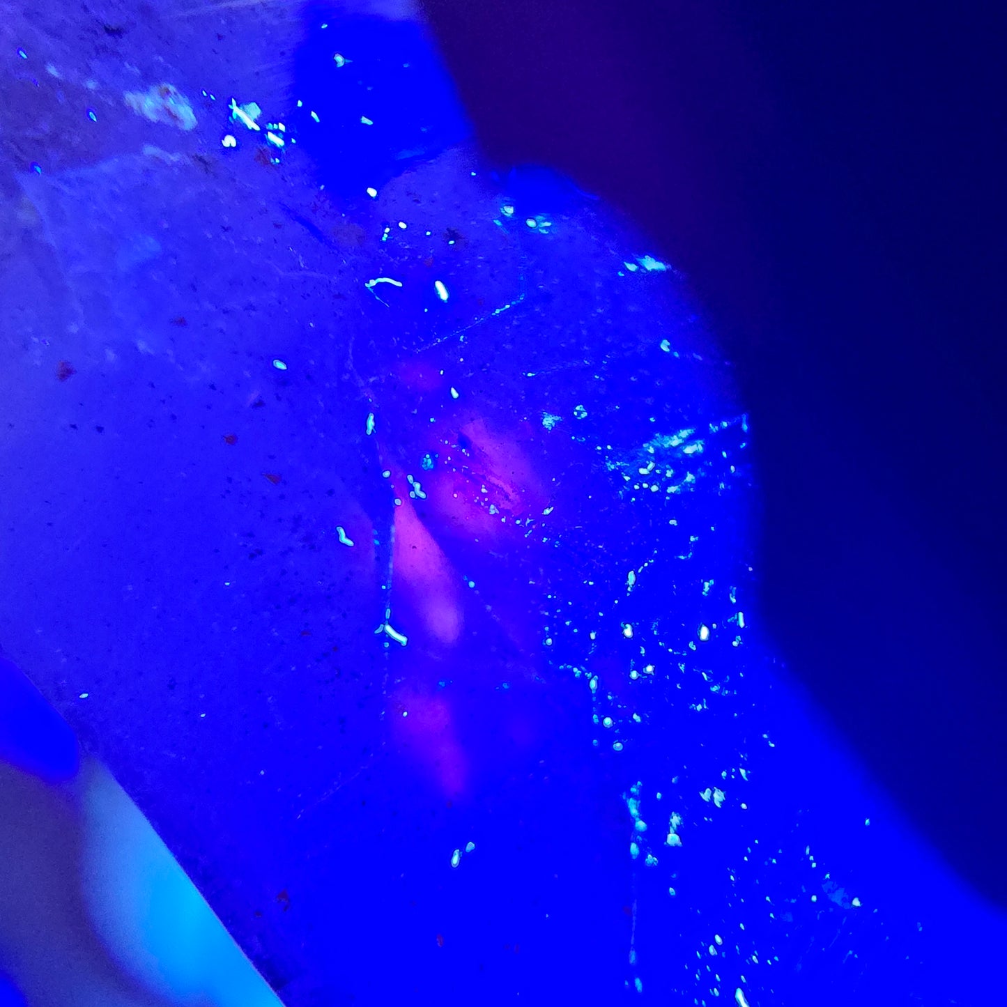 Quartz fumé squelette Enhydro DT, calcite UV, 1 poche Bubble Valentine, Namibie 87 x 34 x 24 mm 
