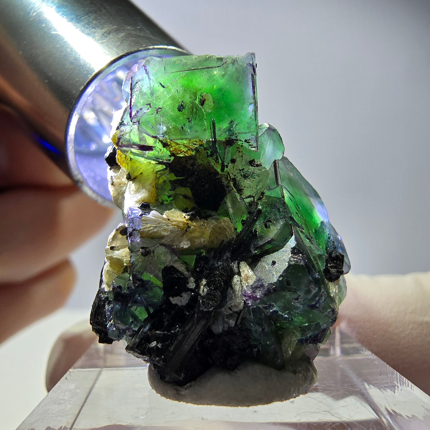 Cube de fluorite fantôme, zonal, muscovite, spécimen de tourmaline Schorl, Erongo, Namibie, 30 x 25 x 15 mm 