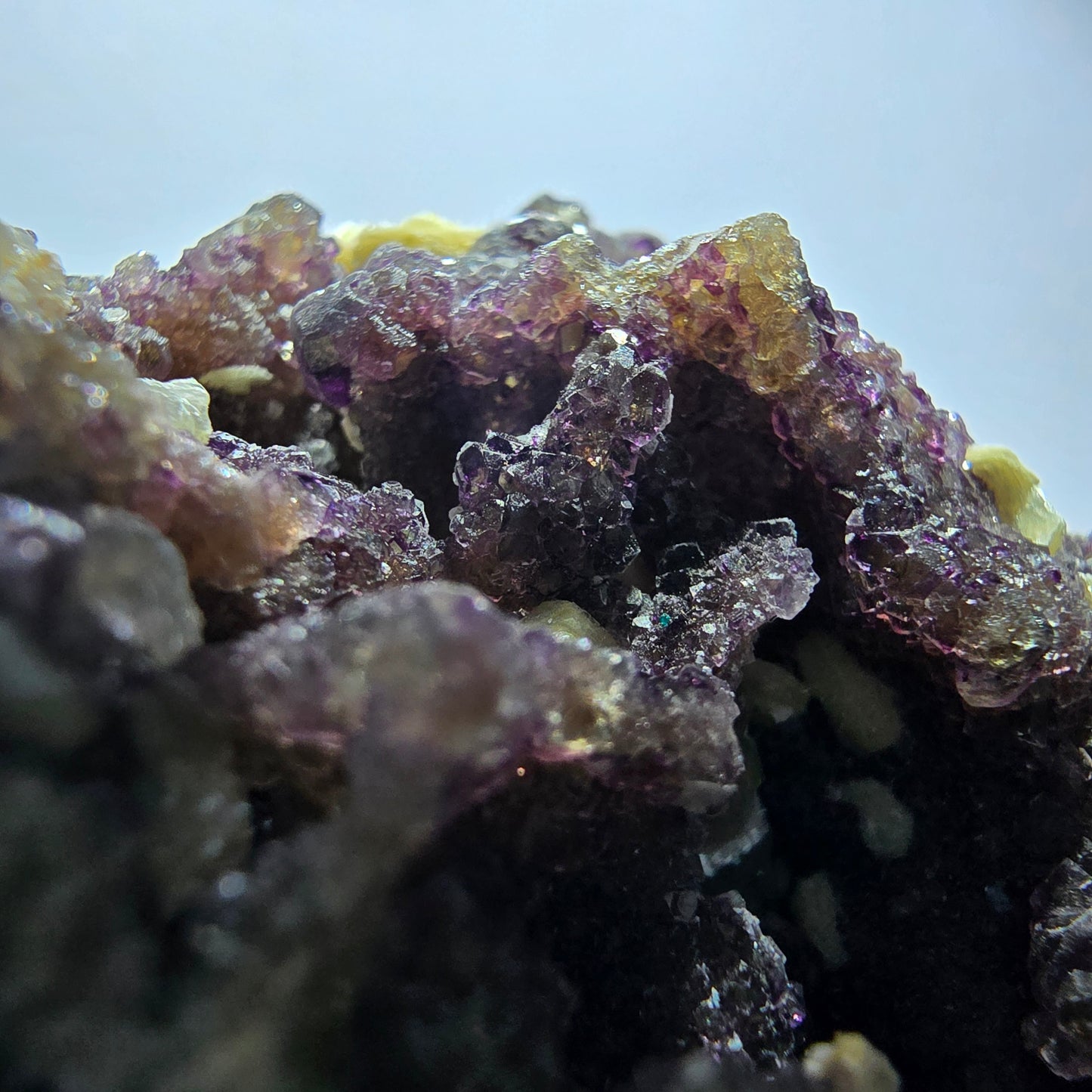 Rare spécimen de fluorite fantôme, muscovite, vert-violet, Erongo, Namibie, 82 x 56 x 49 mm 