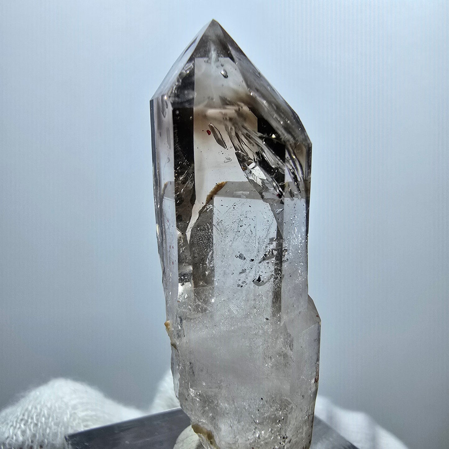 Sceptre Enhydro Phantom Smoky Quartz DT, 2x Bubble Goboboseb, Namibie 42 x 12 x 13 mm 