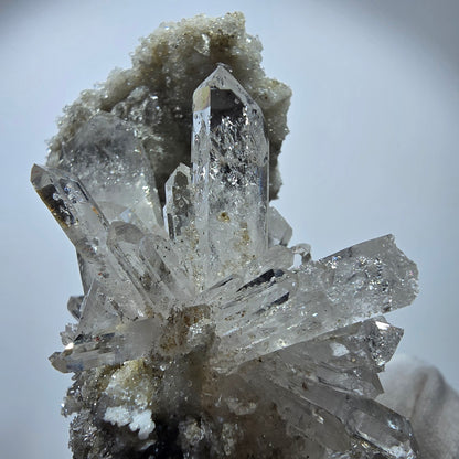 XL Phantom Smoky Quartz DT, calcite UV sur matrice Valentine Pocket, Namibie 166 x 81 x 47 mm 