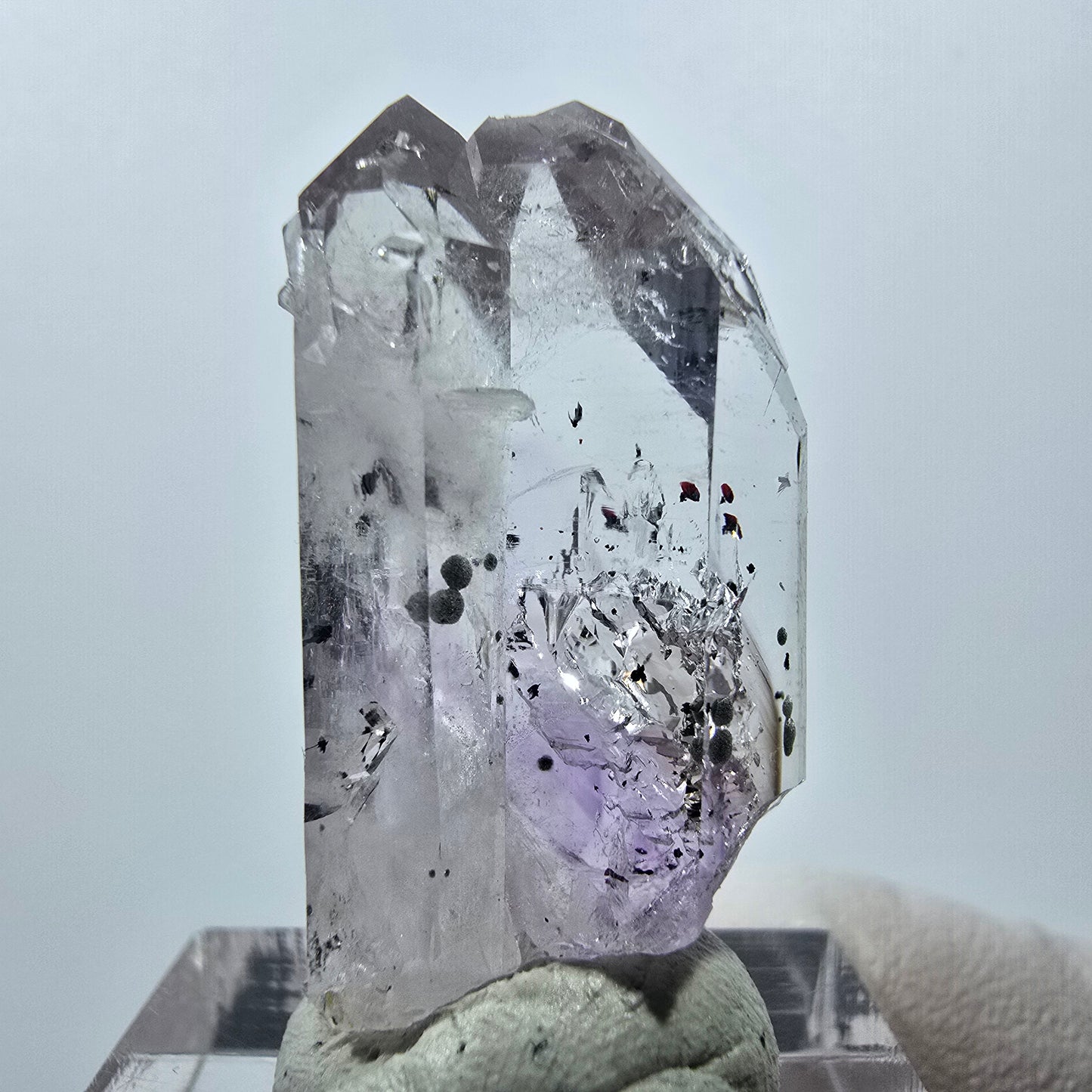 Améthyste fantôme, mine d'hématite Point Streep, Goboboseb, Namibie, 33 x 16 x 13 mm 