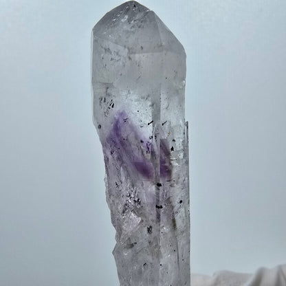 Améthyste fantôme squelette avec hématite, mine Streep, Goboboseb, Namibie, 66 x 16 x 12 mm 
