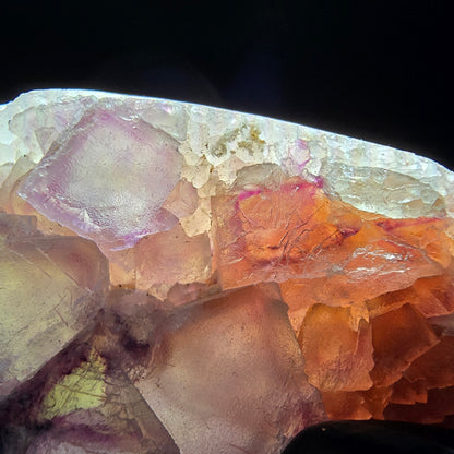 Cube de fluorite fantôme sur scène de quartz violet vert Omehane, Namibie 67*50*17mm
