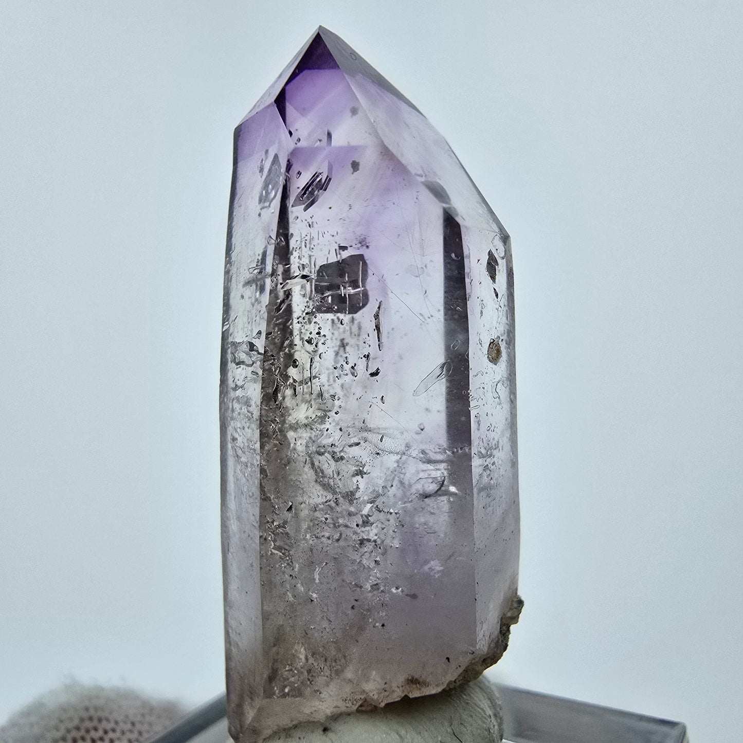 Cristal d'améthyste fantôme transparent Goboboseb, Namibie 41*15*11mm Collection 