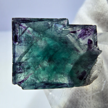 Rare cube de fluorite fantôme, vert violet zonal Okorusu, Namibie 22 x 22 x 12 mm 