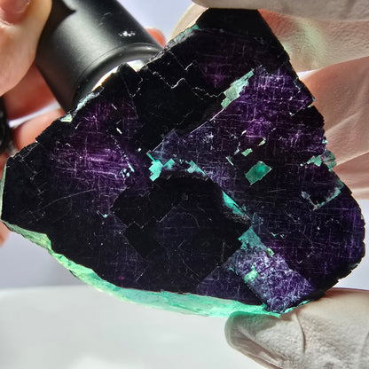 Spécimen de cube de fluorite fantôme vert violet zonal 11:11 Angel Pocket, Namibie 56*48*19mm 