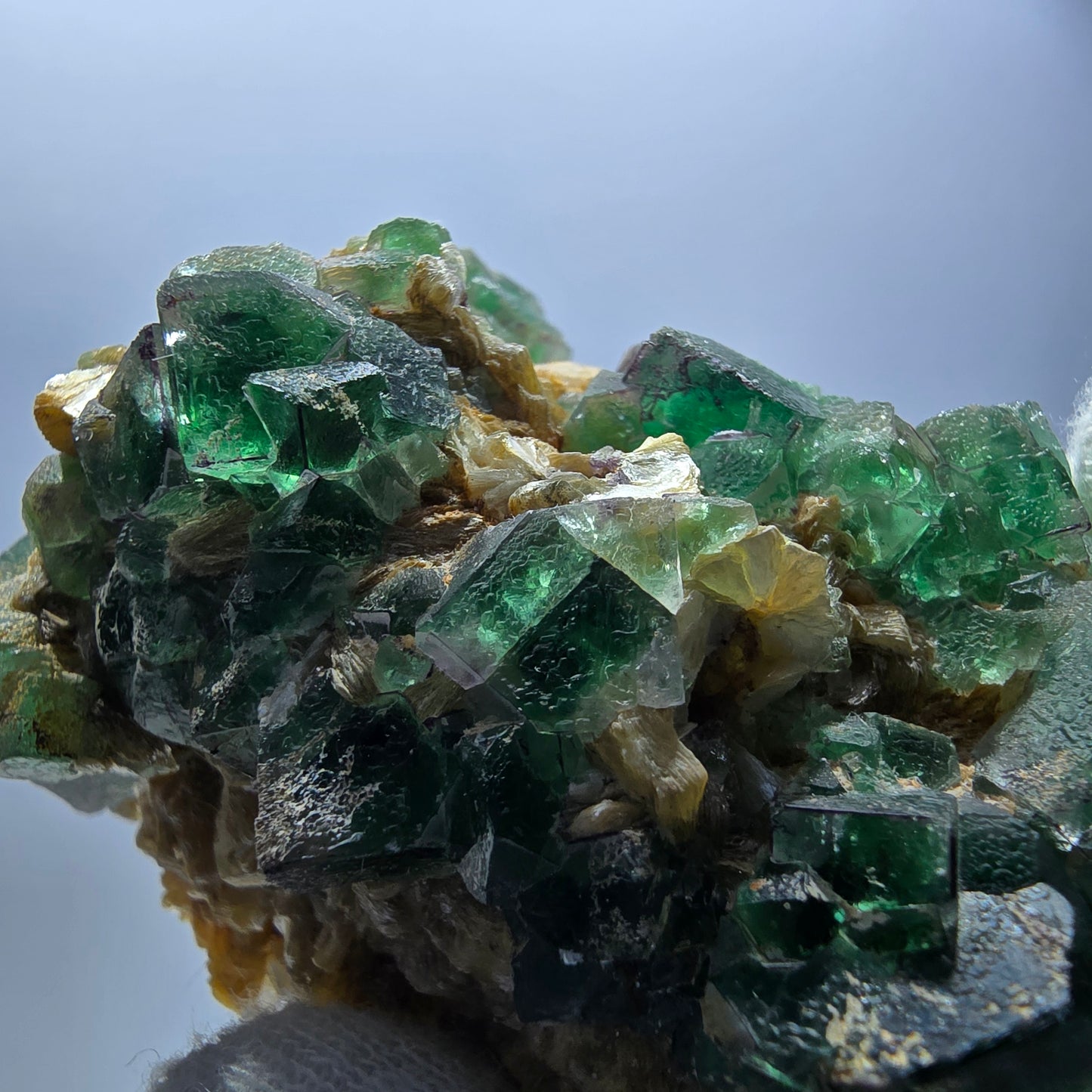 Cube de fluorite fantôme zonal, spécimen de muscovite, Erongo, Namibie, 75 x 49 x 41 mm 