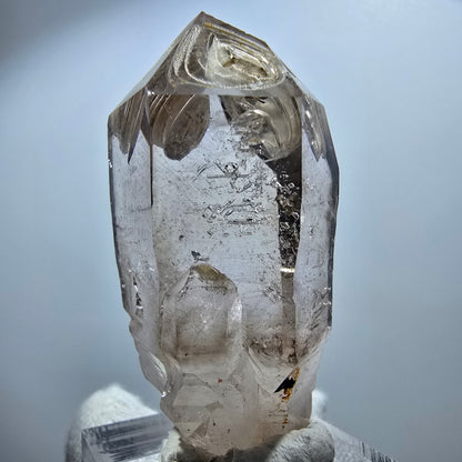 Pointe de sceptre en améthyste fantôme transparente, Goboboseb, Namibie, 50 x 24 x 21 mm 