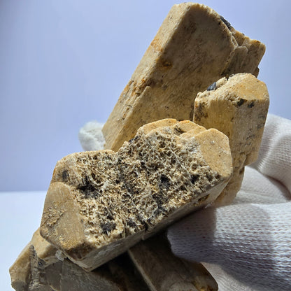 Grand spécimen d'orthose, de tourmaline Schorl et d'hyalite, Erongo, Namibie, 94 x 57 x 50 mm 