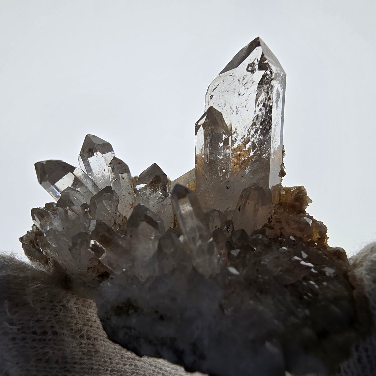 Enhydro Harlequin Quartz fumé, calcite UV Stage Valentine Pocket Goboboseb Namibie 55*36*35mm 