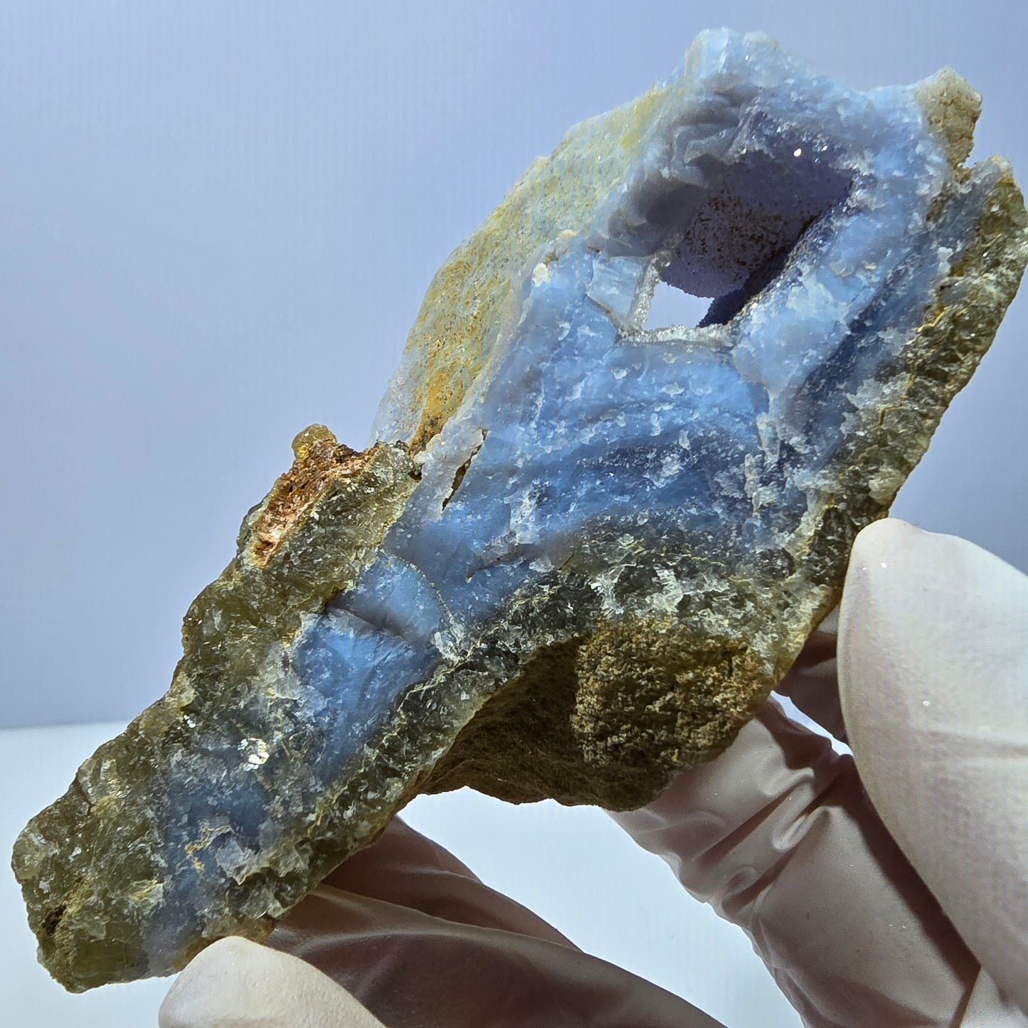 Calcédoine bleue rare, spécimen d'agate dentelle bleue Namibie 103*42*37mm 