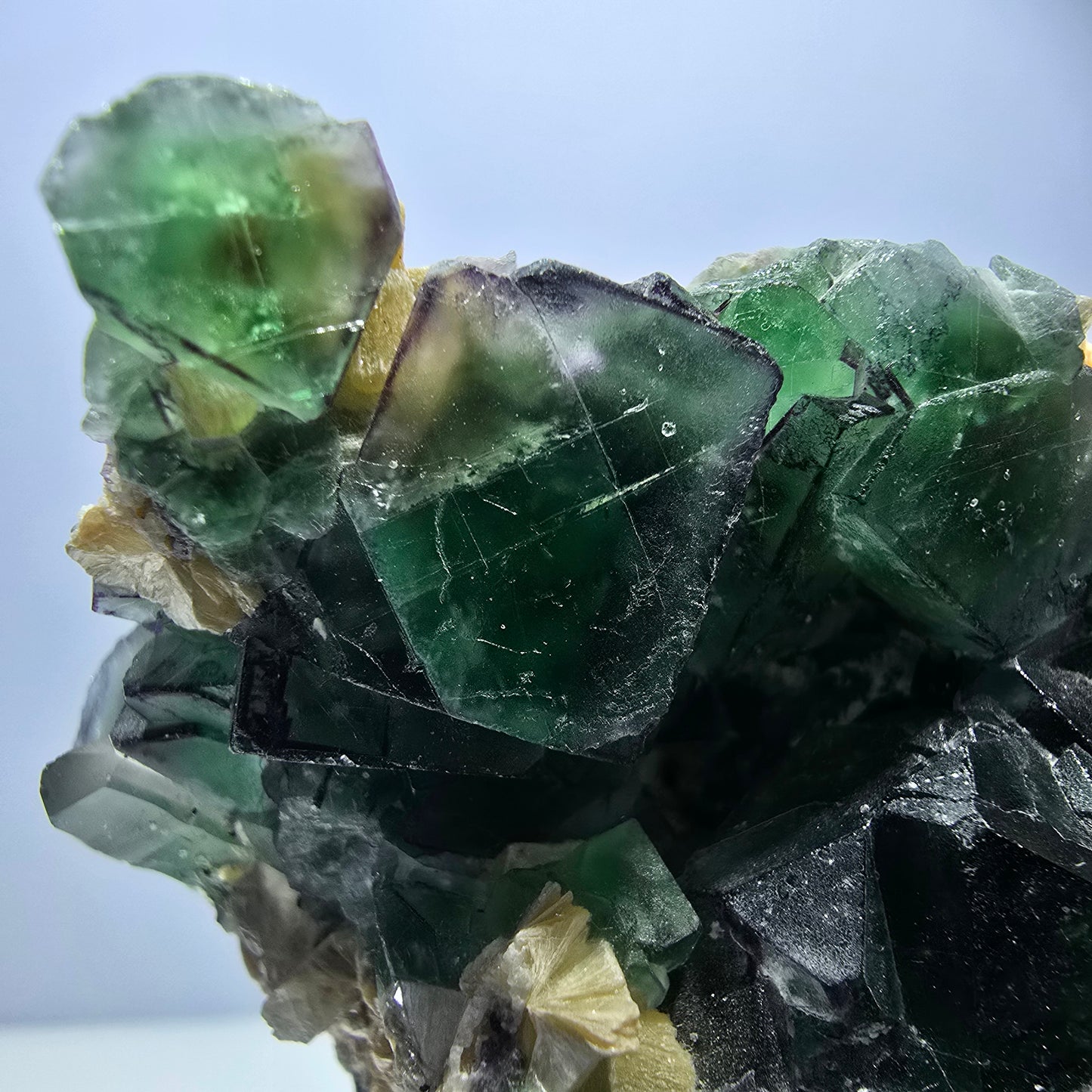 Cube de fluorite fantôme zonal, muscovite, spécimen d'hyalite, Erongo, Namibie, 90 x 72 x 53 mm 