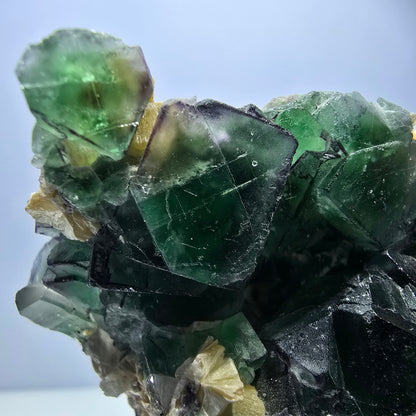 Cube de fluorite fantôme zonal, muscovite, spécimen d'hyalite, Erongo, Namibie, 90 x 72 x 53 mm 
