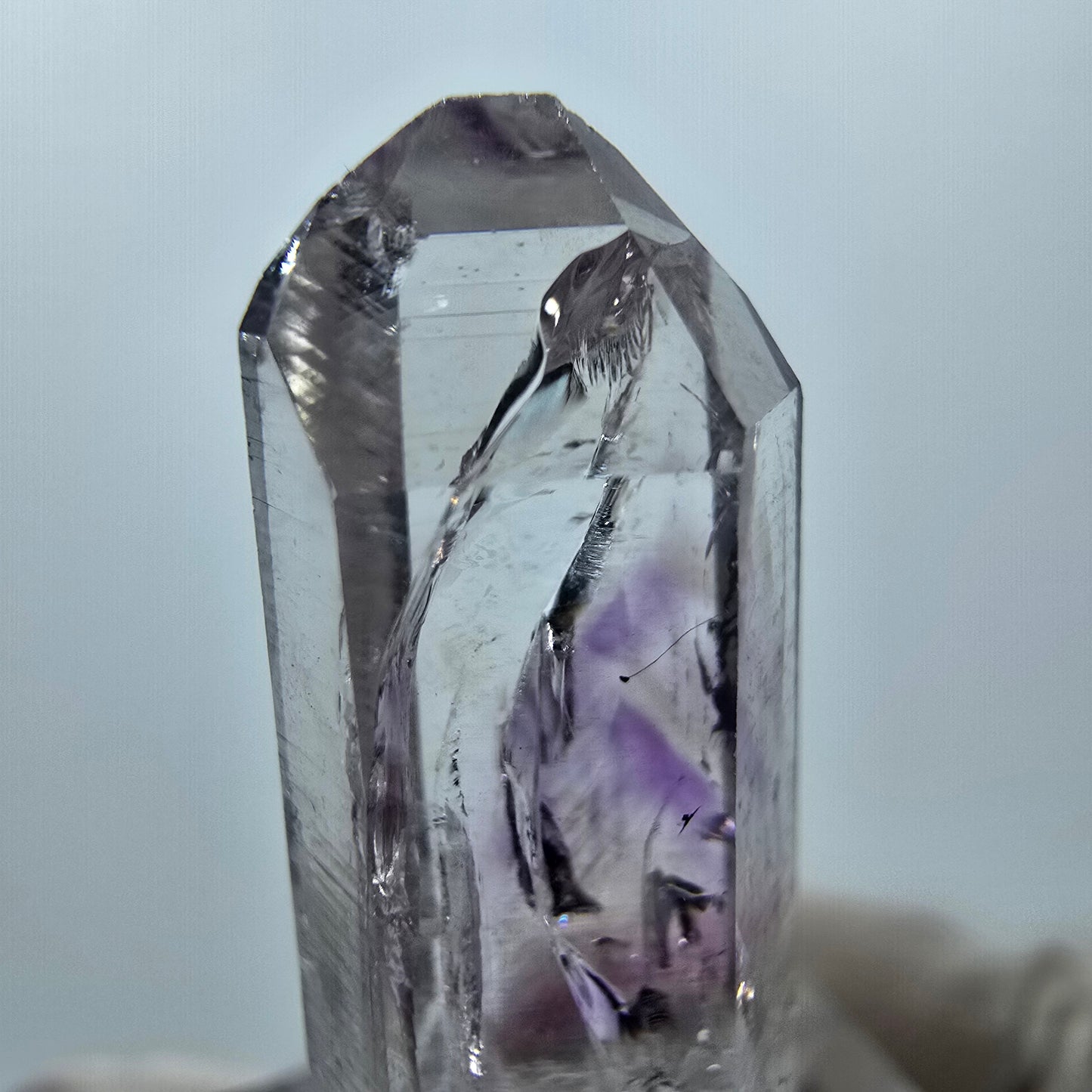 Améthyste fantôme avec hématite, mine Streep, Goboboseb, Namibie, 32 x 10 x 10 mm 