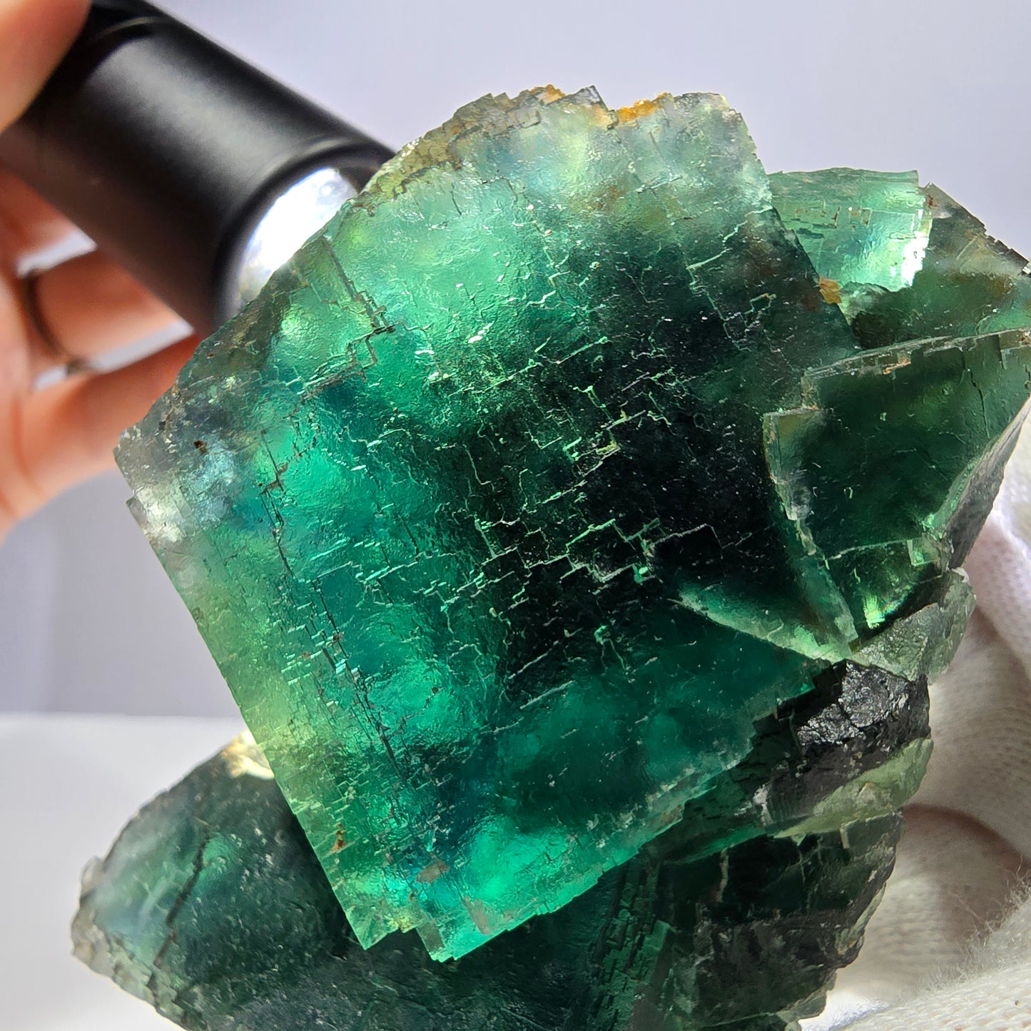 Grand spécimen de cube de fluorite fantôme, parqueté vert Okorusu, Namibie, 87 x 56 x 44 mm 