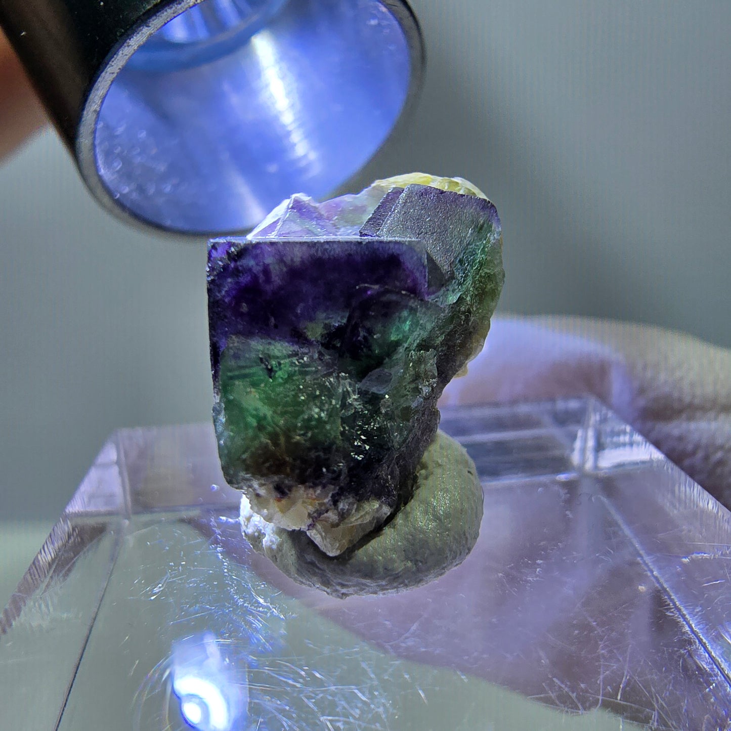 Cube de fluorite fantôme, zonal, spécimen de muscovite, Erongo, Namibie, 18 x 12 x 11 mm 