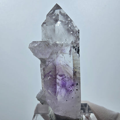 Améthyste fantôme, mine d'hématite Point Streep, Goboboseb, Namibie, 48 x 21 x 14 mm 