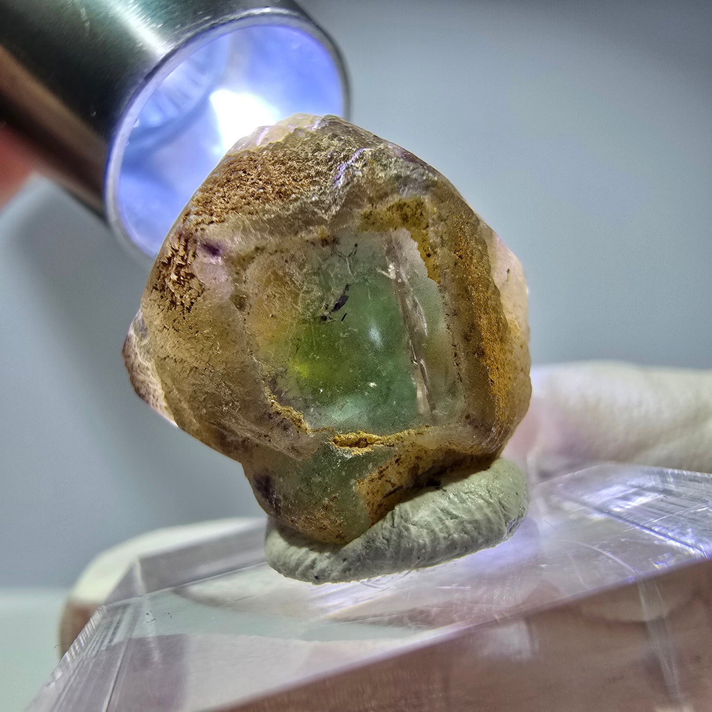 Cube de fluorite fantôme, zonal, spécimen de muscovite, Erongo, Namibie, 20 x 18 x 14 mm 