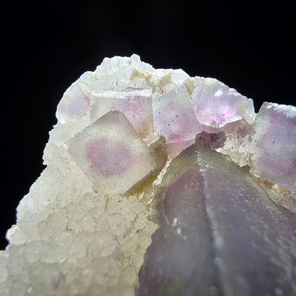 Cube de fluorite fantôme sur scène de quartz violet vert Omehane, Namibie 36*25*24mm