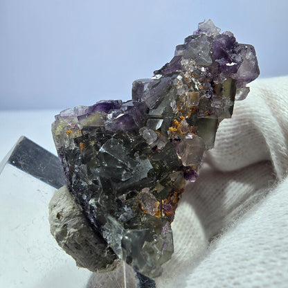 Spécimen rare de cube de fluorite fantôme zonal jaune violet Okorusu, Namibie 44*27*16mm