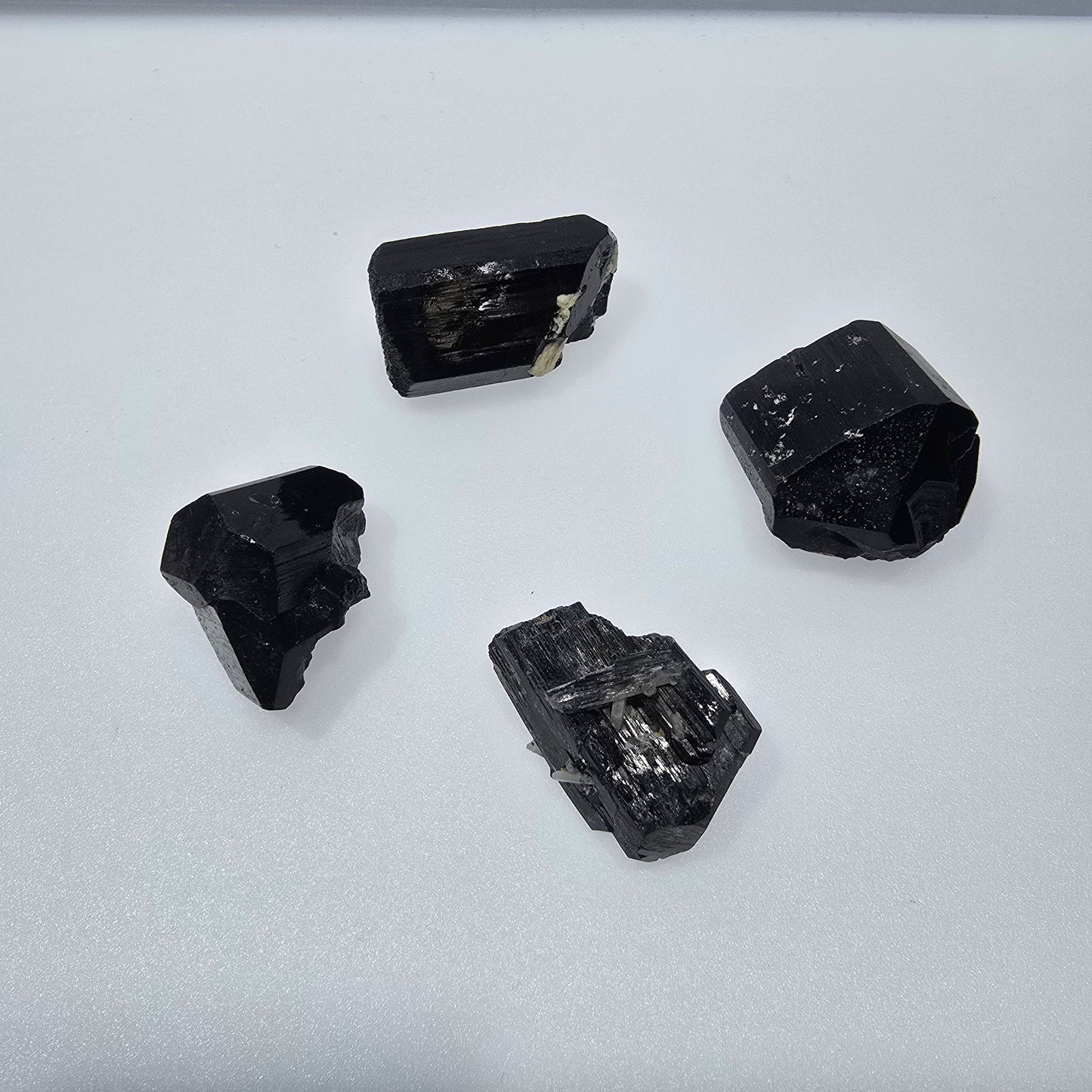 Lot de 16 marches en tourmaline noire Schorl, quartz fumé, orthose, Erongo, Namibie 
