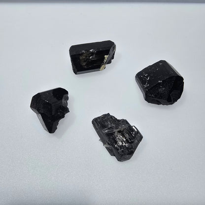 Lot de 16 marches en tourmaline noire Schorl, quartz fumé, orthose, Erongo, Namibie 