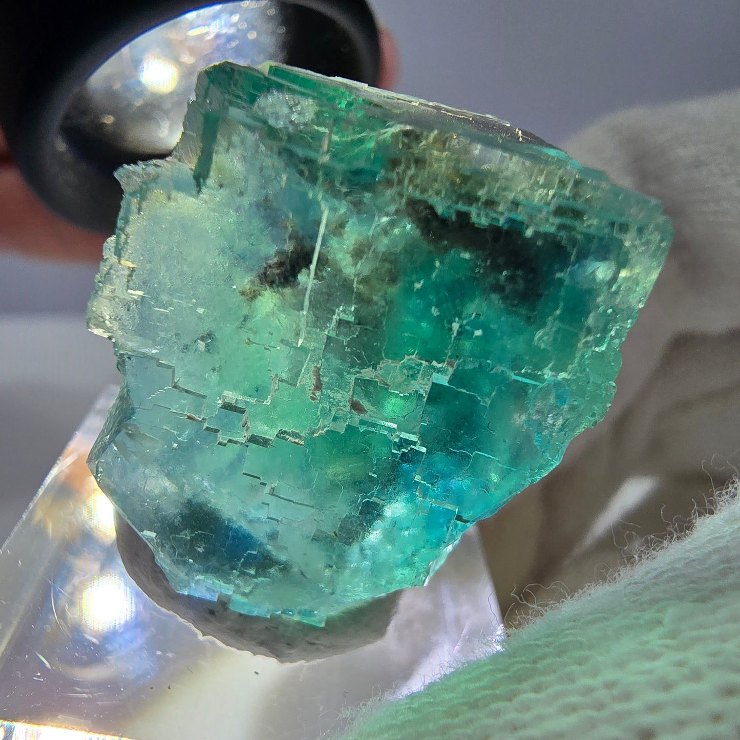 Cube de fluorite fantôme parqueté, vert turquoise Okorusu, Namibie 32*25*19mm 