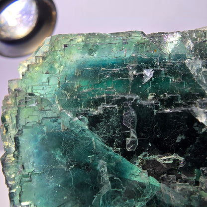 Grand cube de fluorite fantôme étagé, vert-brun, Okorusu, Namibie, 83 x 70 x 45 mm 