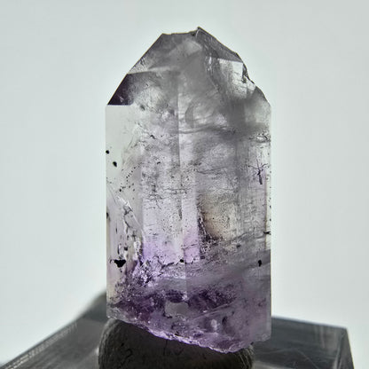 Améthyste fantôme avec hématite, mine Streep, Goboboseb, Namibie, 40 x 15 x 12 mm 