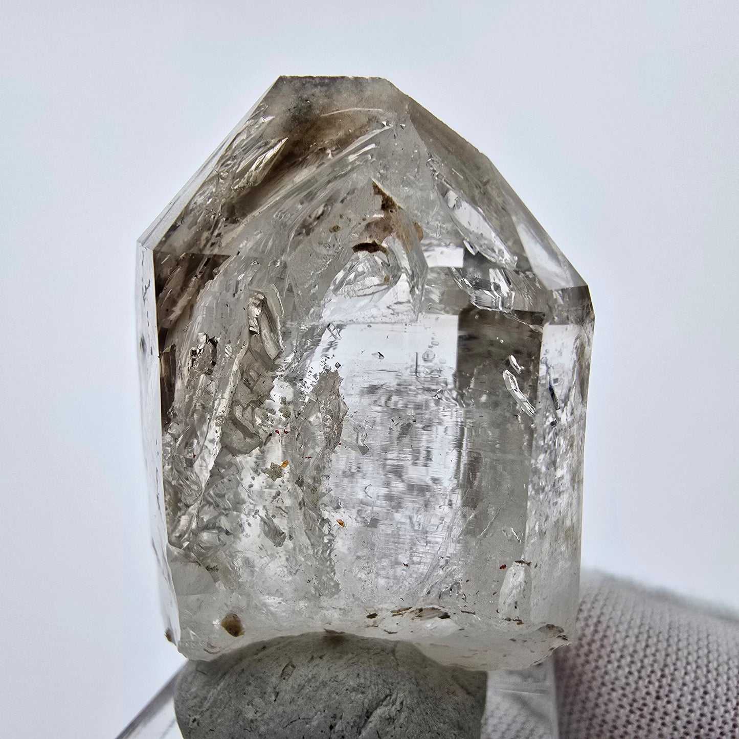 Enhydro Phantom Smoky Quartz Point 2x Bubble Goboboseb Namibie 42*31*19mm Collection 