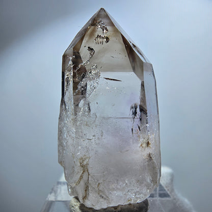 Pointe de sceptre en améthyste fantôme transparente, Goboboseb, Namibie, 40 x 18 x 15 mm 