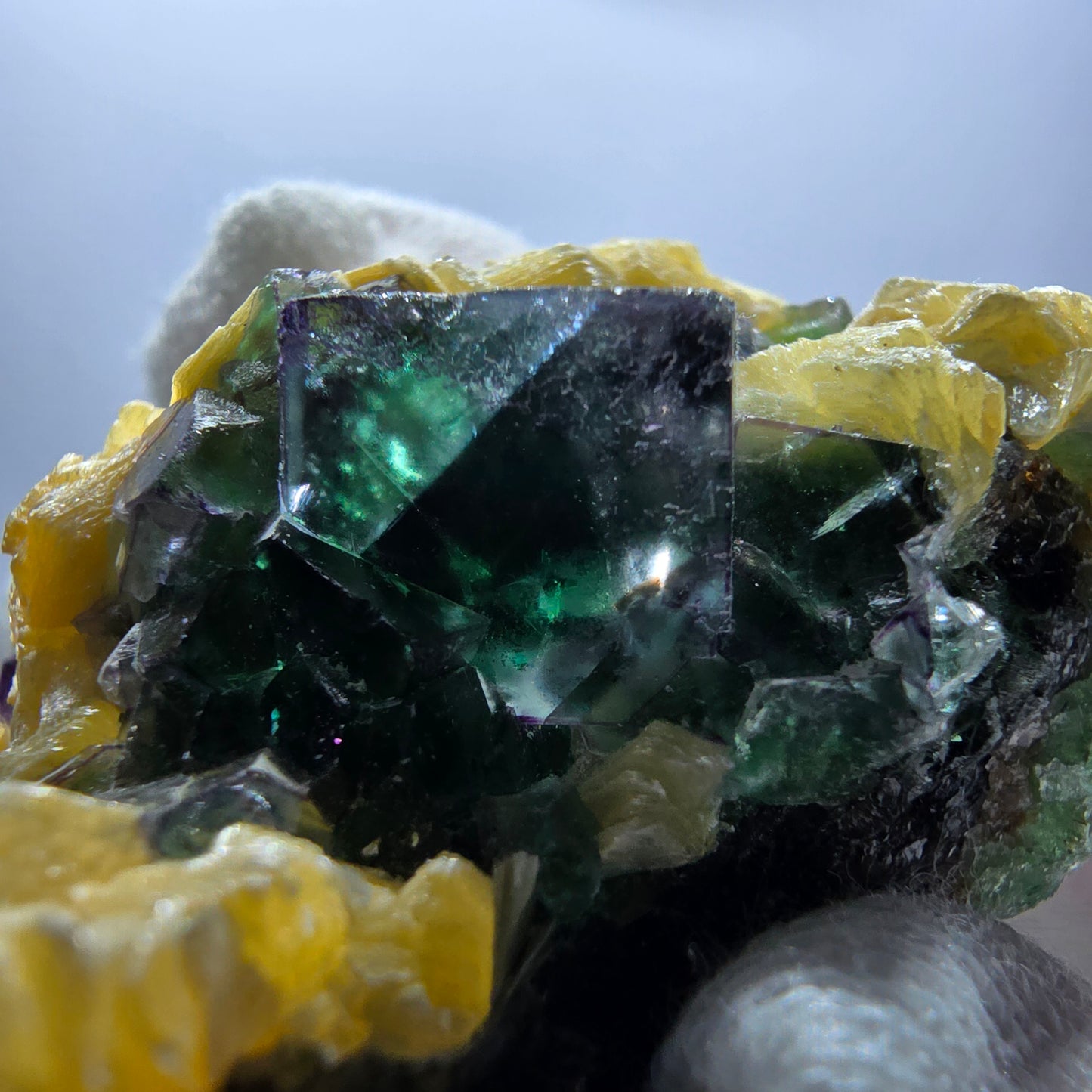 Cube de fluorite fantôme zonal, spécimen de muscovite, Erongo, Namibie, 60 x 33 x 33 mm 