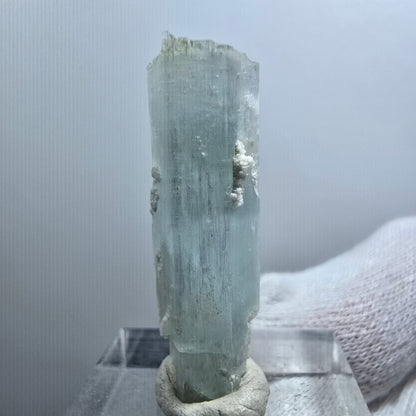 Aigue-marine rare, spécimen d'orthose, Erongo, Namibie, 34 x 10 x 9 mm 