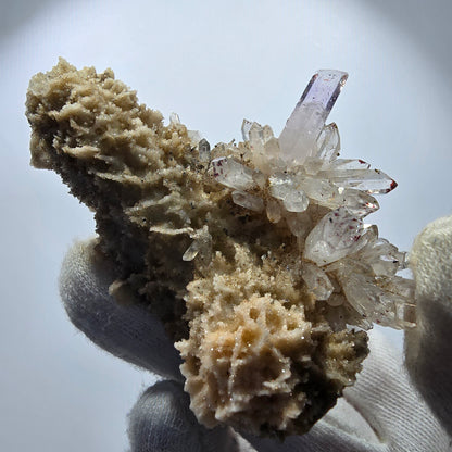 Quartz fumé Harlequin, spécimen de calcite UV, poche Valentine Goboboseb, Namibie, 79 x 63 x 34 mm 