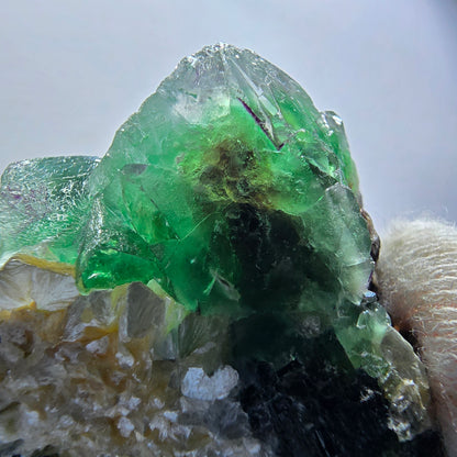Fluorite fantôme, muscovite, hyalite, tourmaline Schörl, Erongo, Namibie, 49 x 38 x 30 mm 