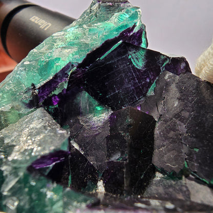 Spécimen de cube de fluorite fantôme vert violet zonal 11:11 Angel Pocket, Namibie 76*56*27mm 