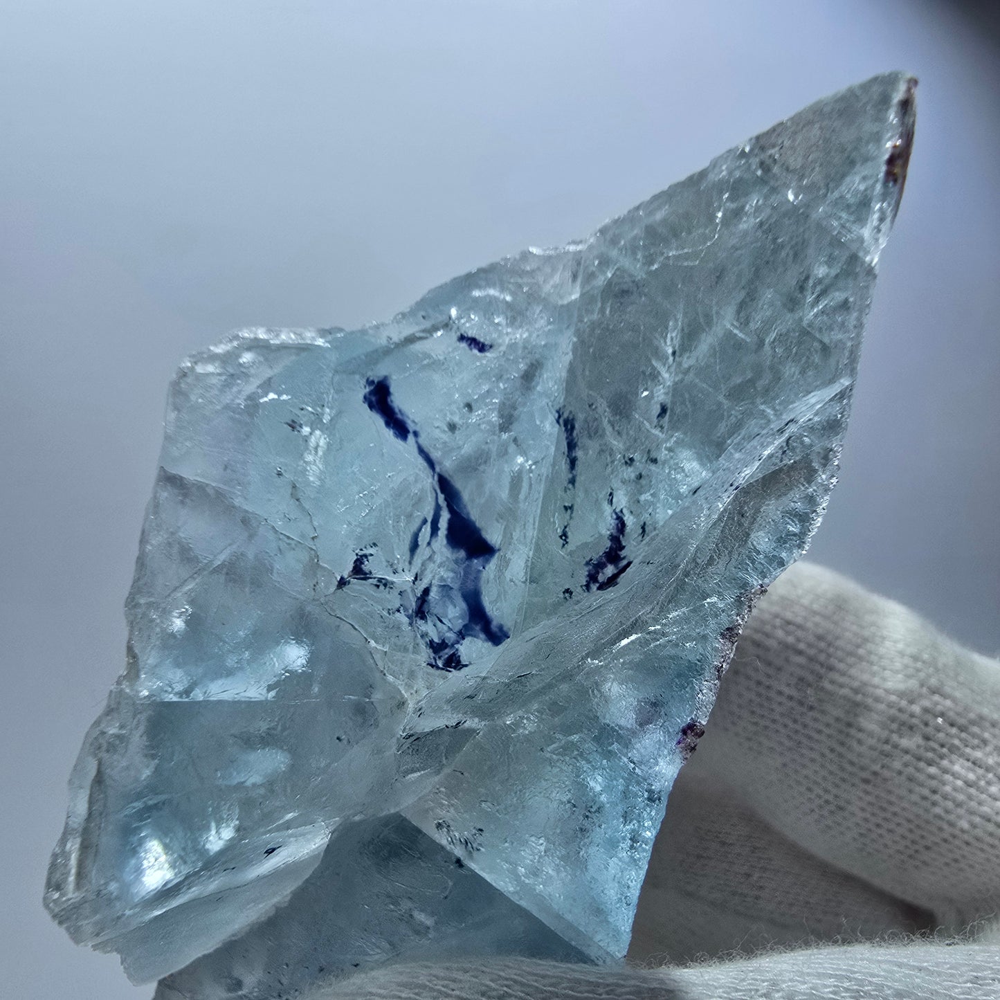 Spécimen rare de fluorite fantôme, zonal, vert violet bleu Erongo, Namibie 75*47*32mm 