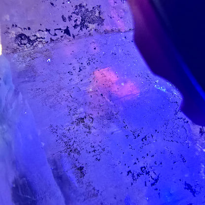 Sceptre DT en quartz fumé squelette Enhydro, poche Valentine en calcite UV, Namibie 153 x 62 x 39 mm 