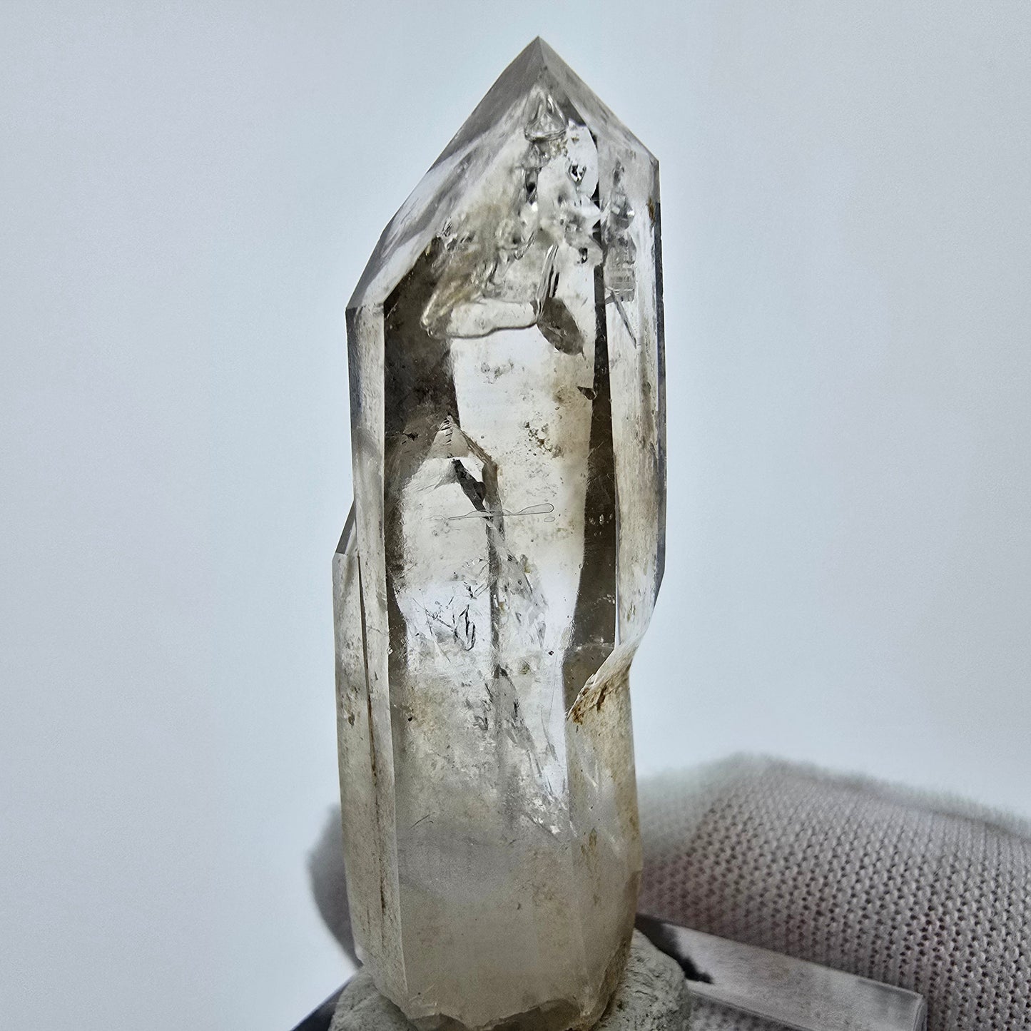 Enhydro Phantom Quartz fumé Sceptre Tip 1x Bubble Goboboseb, Namibie 48*14*12mm 