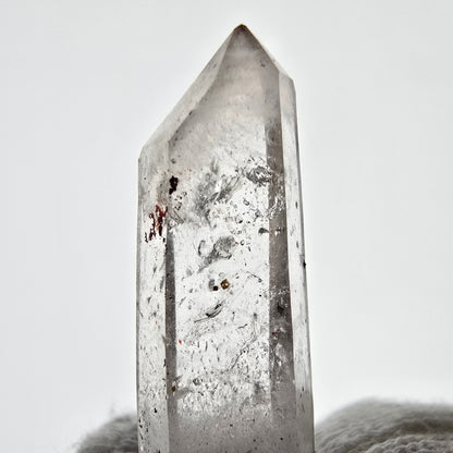 Sceptre de poche Saint-Valentin en quartz fumé fantôme lémurien, Namibie, 57 x 12 x 9 mm 