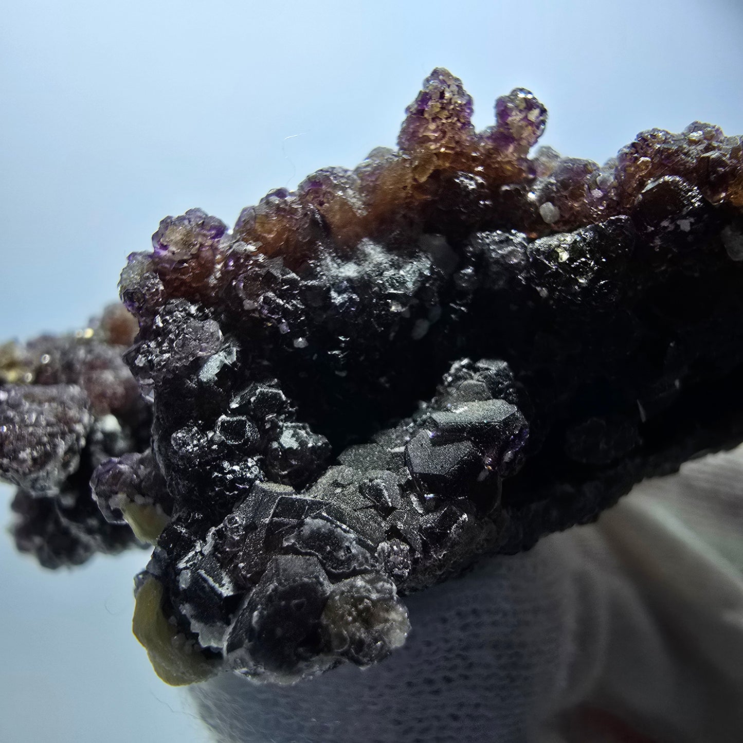 Spécimen rare de fluorite fantôme, hyalite et muscovite, Erongo, Namibie, 71 x 58 x 23 mm 