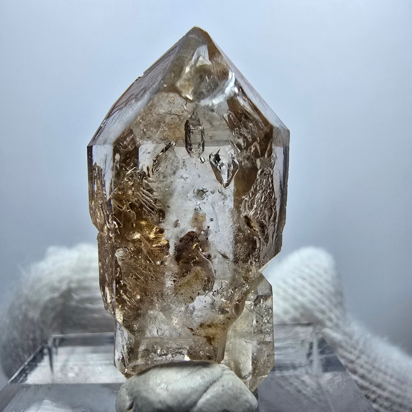 Sceptre Enhydro Phantom Smoky Quartz DT, 1x Bubble Goboboseb, Namibie 28*14*10mm 