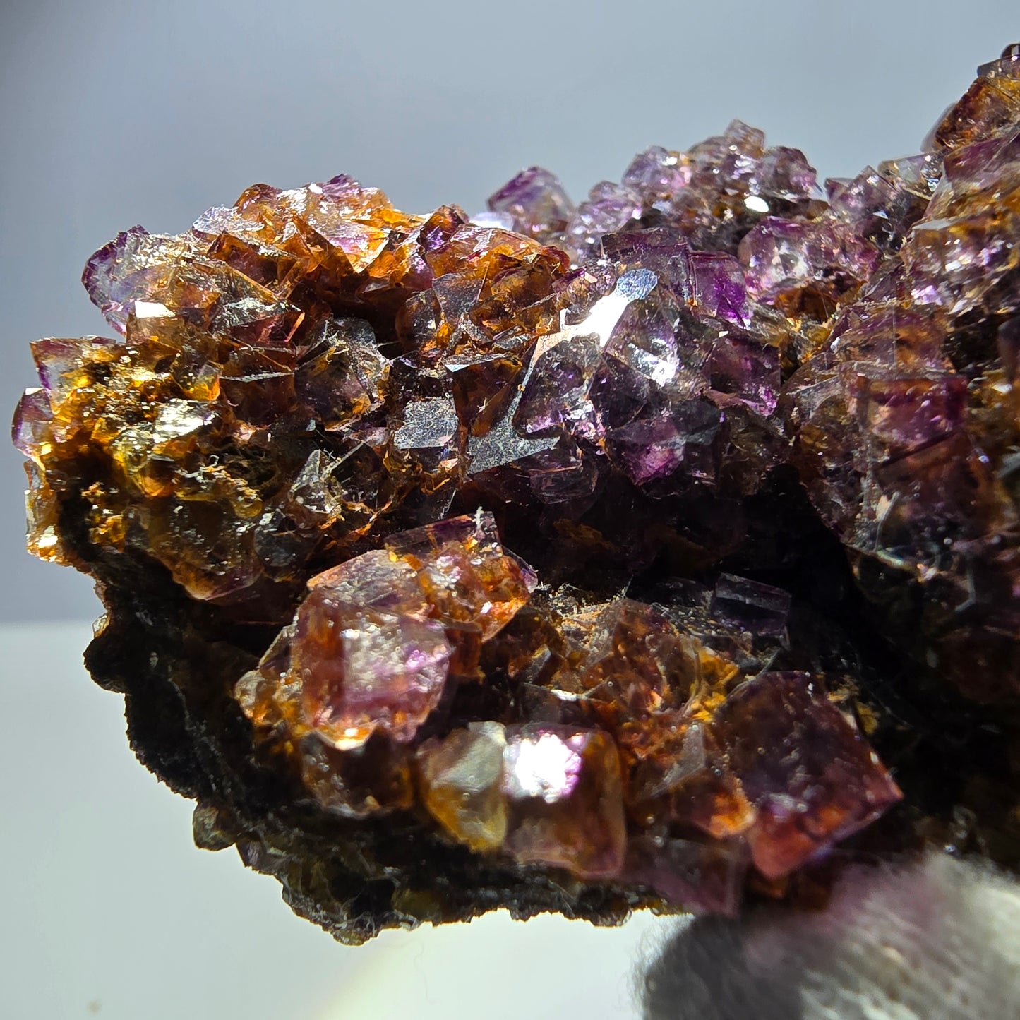 Grand spécimen de cube de fluorite fantôme, vert, jaune, violet, Okorusu, Namibie, 110 x 66 x 50 mm 