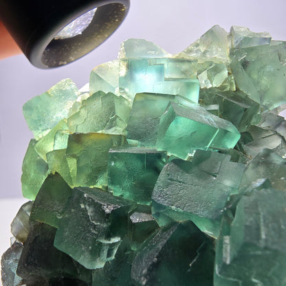 Grand spécimen de cube de fluorite fantôme, parqueté vert, Okorusu, Namibie, 104 x 82 x 43 mm 