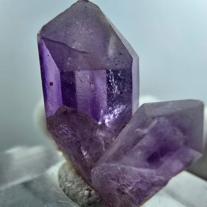 Spécimen rare d'améthyste fantôme de Goboboseb, Namibie, 24 x 21 x 9 mm 